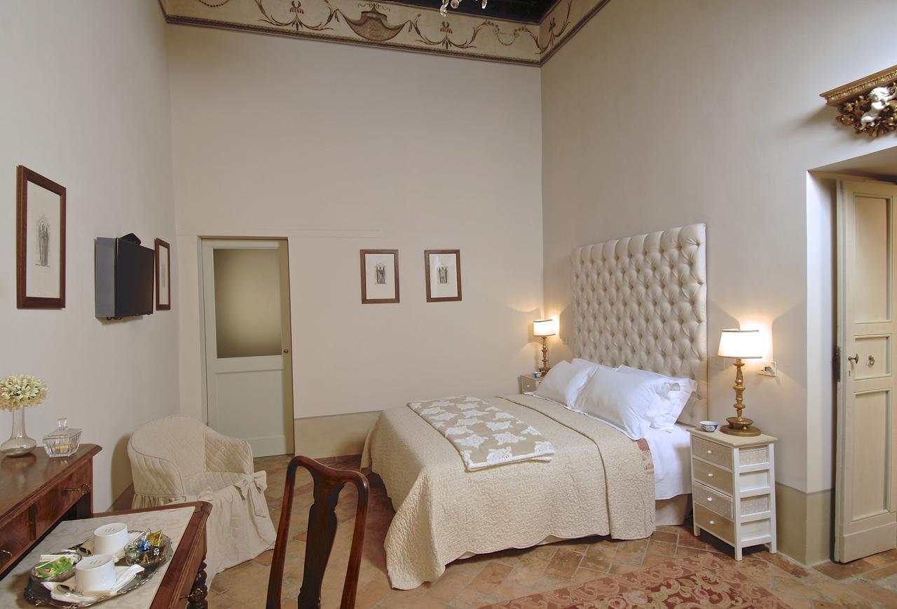 Deluxe Double Room Shower
